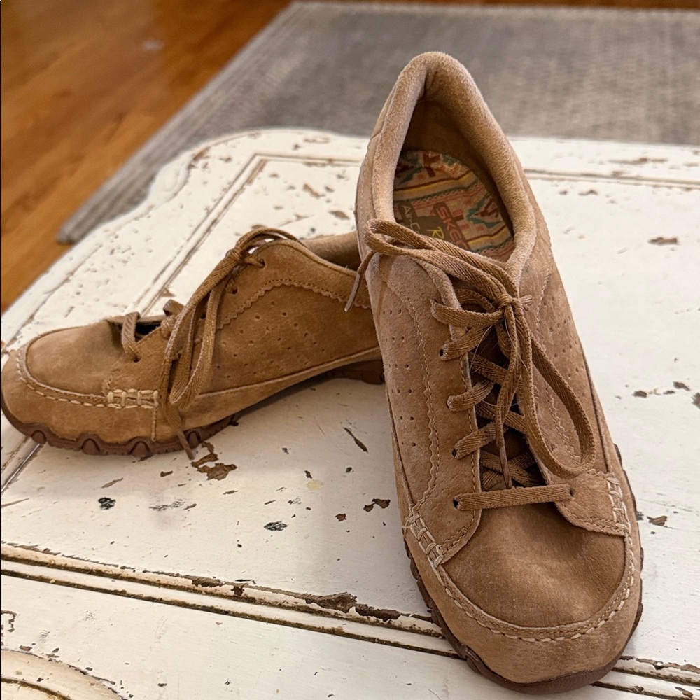 Skechers Shoes Womens 6.5 Relaxed Fit Biker Sneakers Beige Leather - Picture 3 of 8